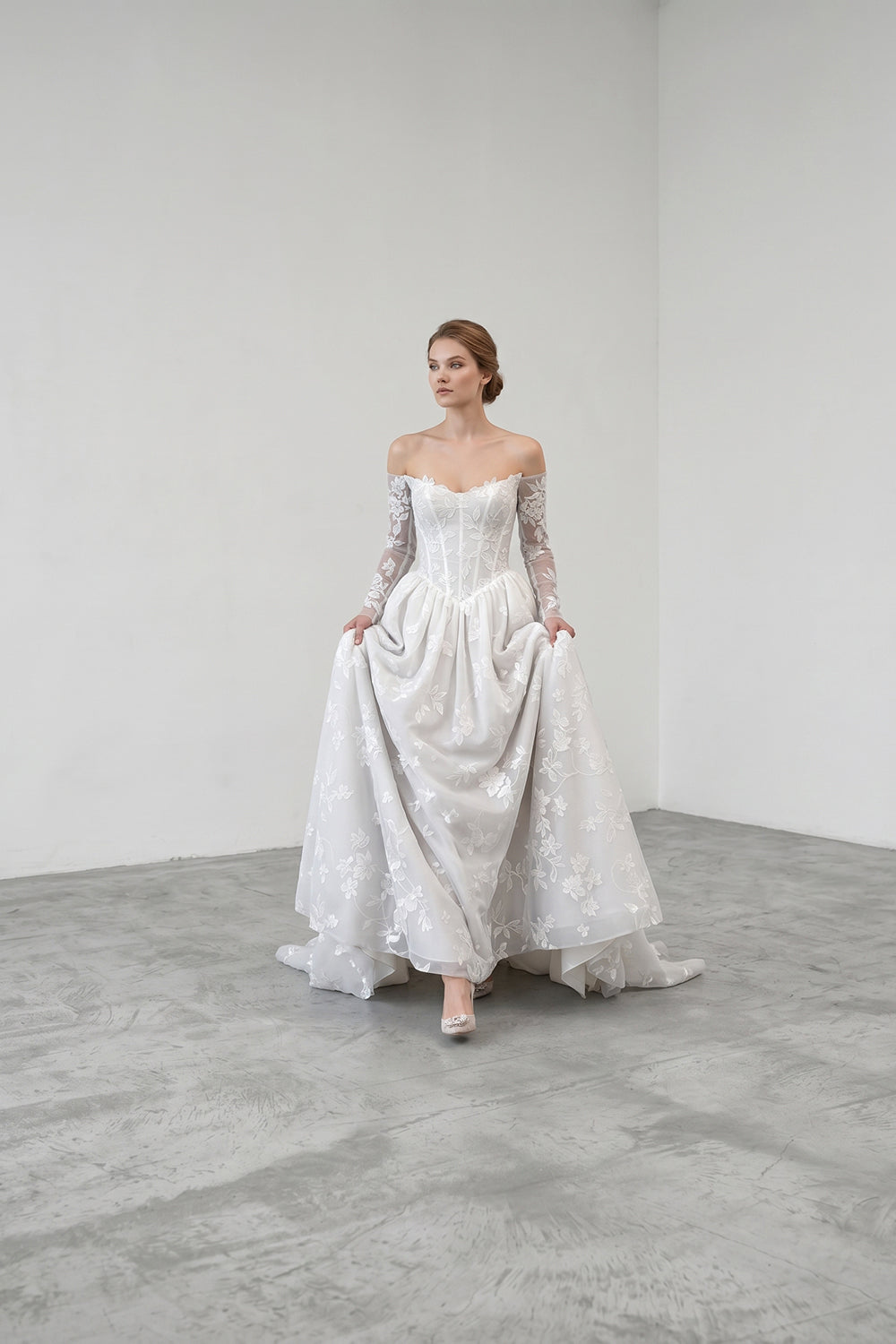 Off-the-Shoulder Long Sleeve Lace Ball Gown Wedding Dress Floral Embroidered Bridal Gown with Train