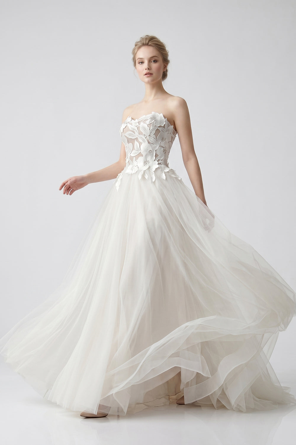 Strapless Floral Appliqué Tulle Ball Gown Wedding Dress Romantic Bridal Gown with Train